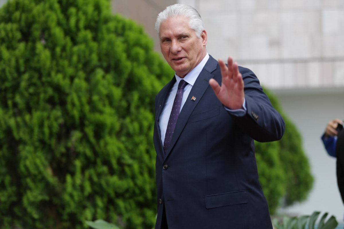 Presidente de Cuba acusa EUA de "política genocida" para tomar o país