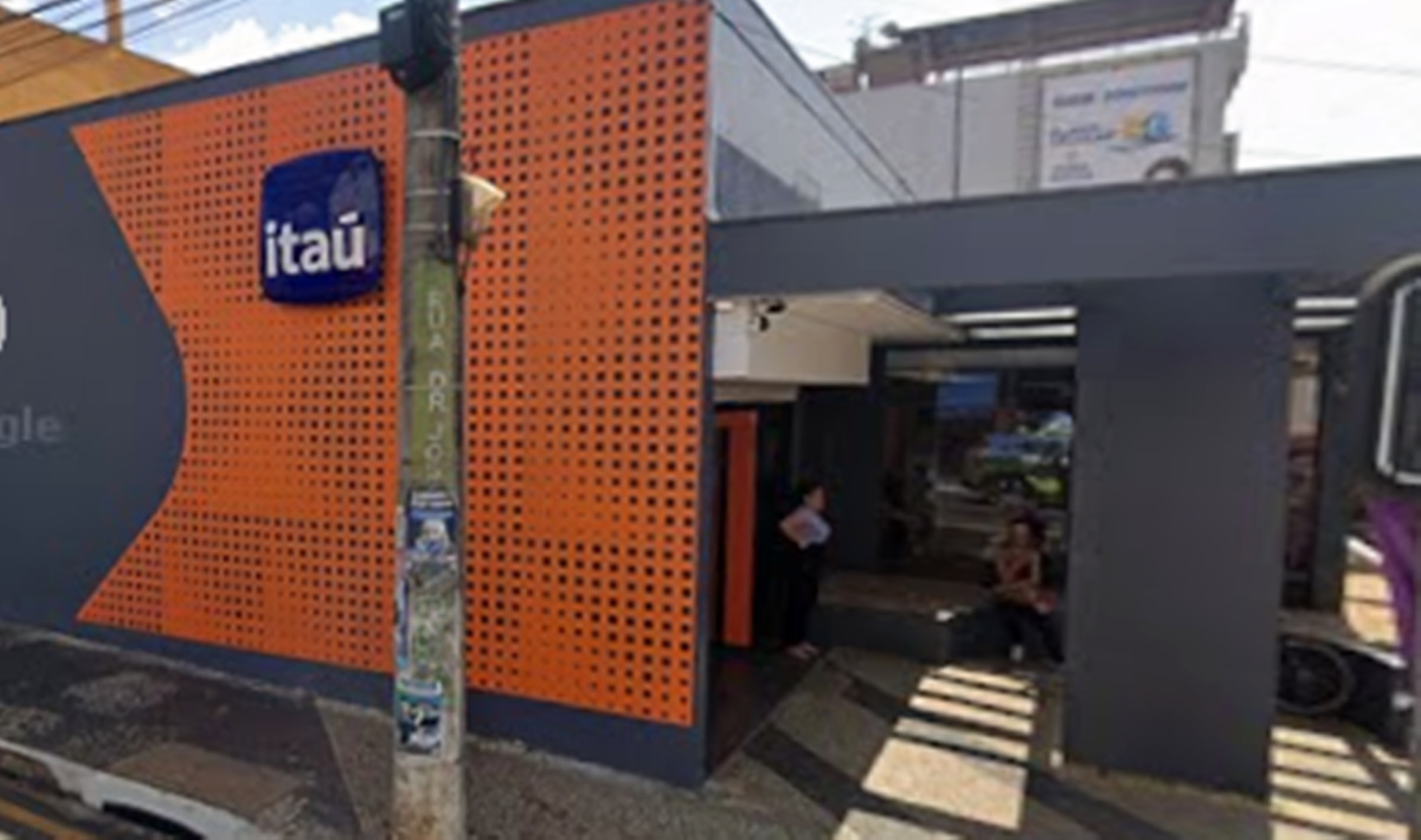 Itaú fecha única agência de Itaú e clientes se revoltam; entenda