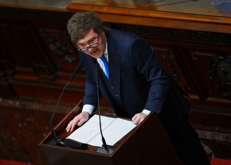 Espanha diz não aceitar interferências externas e critica Milei: “Indigno”