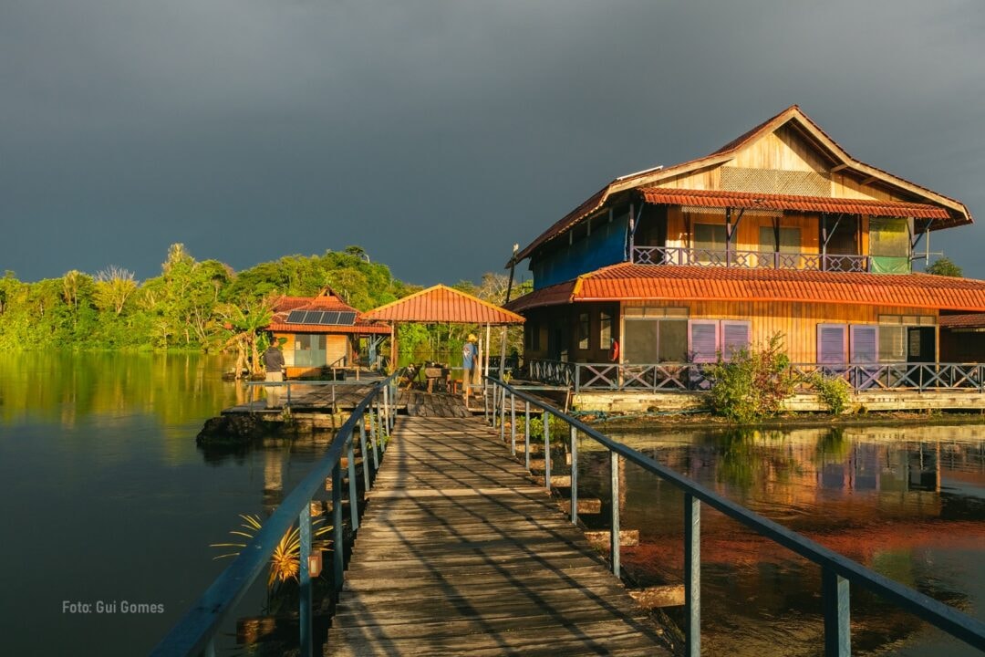 Reconhecimento internacional: pousada flutuante une comunidades tradicionais, ciência e turismo no Amazonas