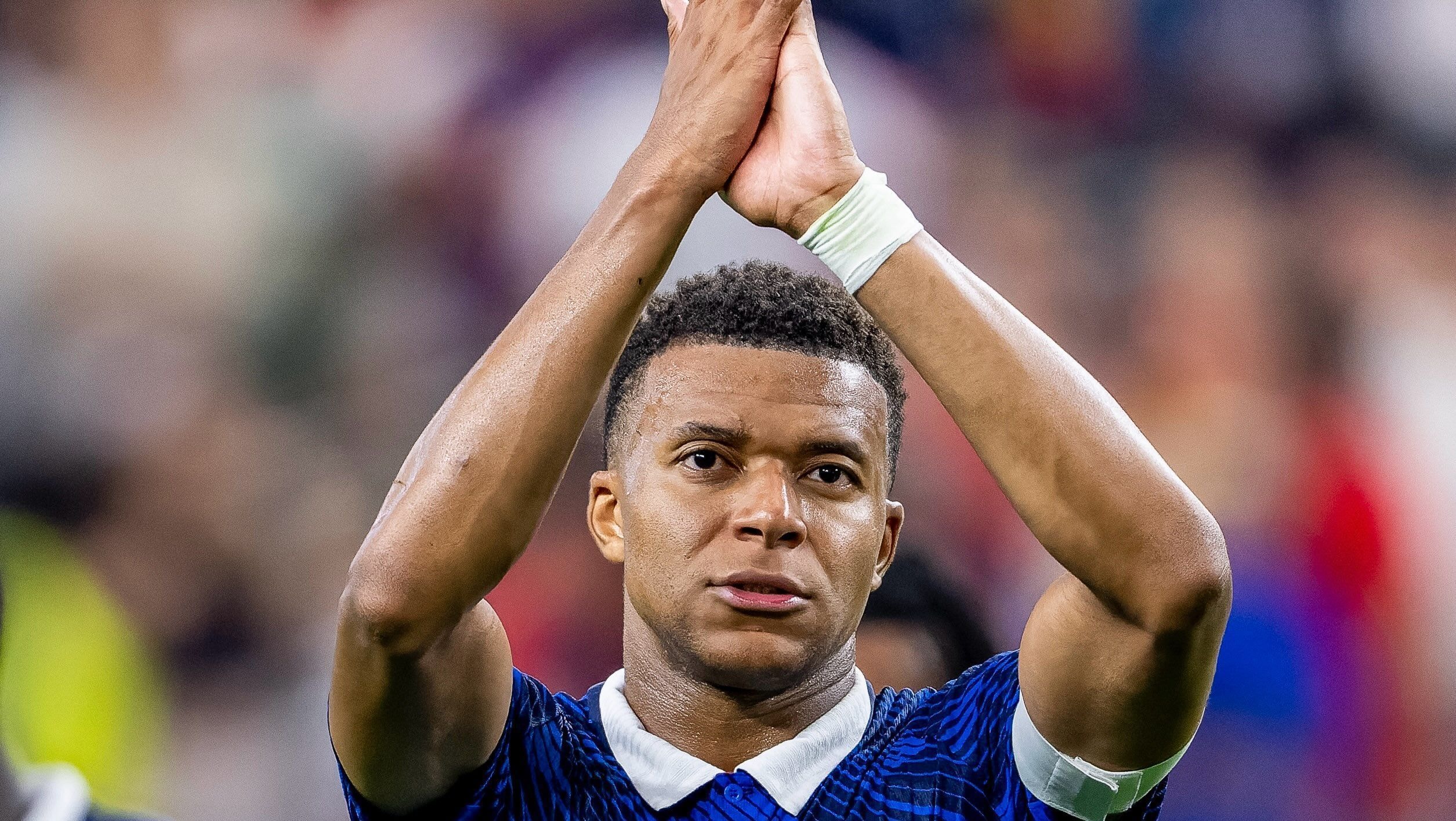 Mbappé pede desculpas à China por comentários sobre memes de Mao Tsé-Tung