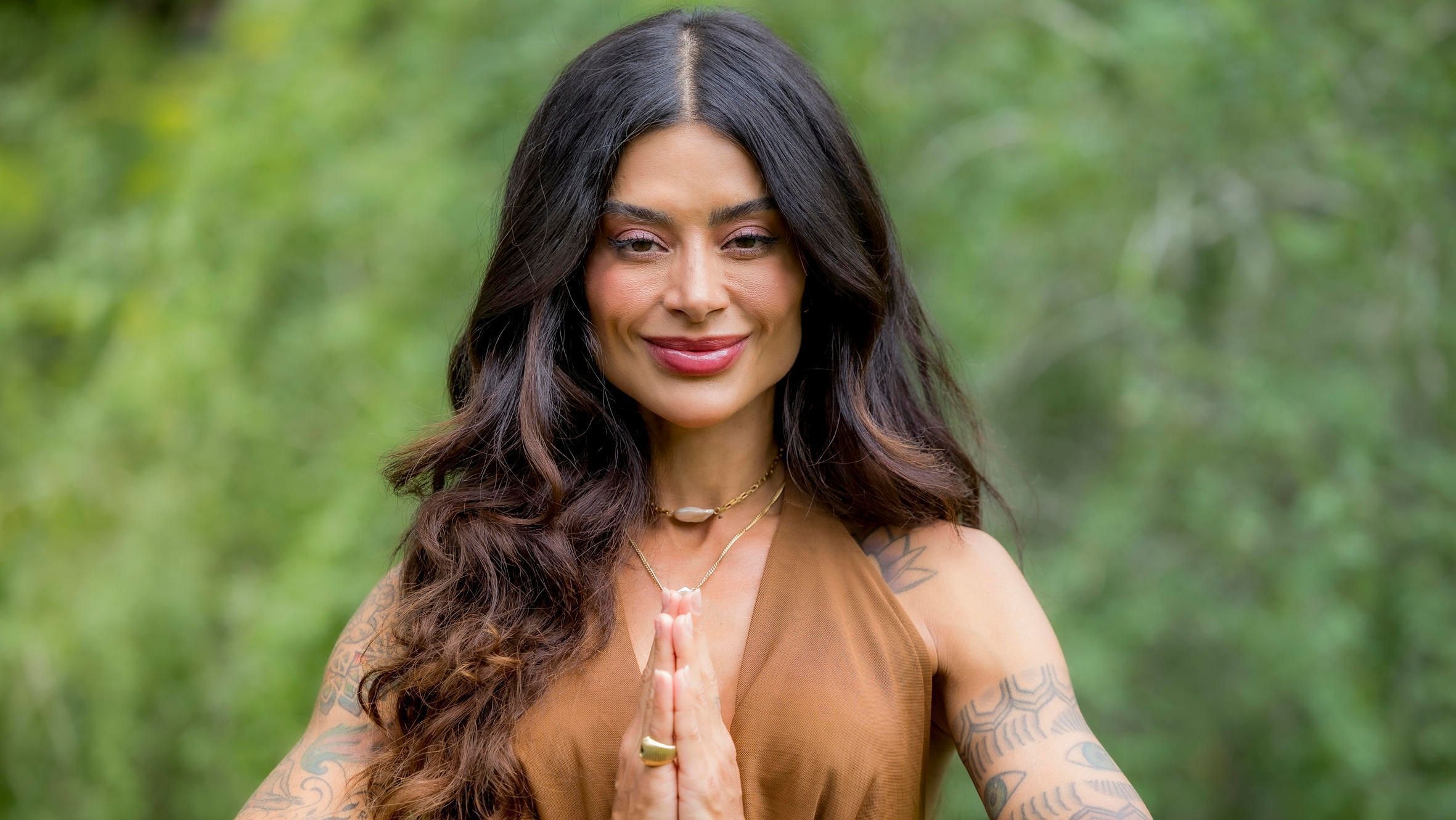 Lumena Aleluia deixa reality show após crise de pânico