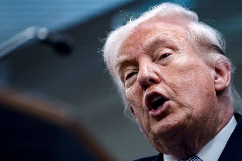 Após ataques, Trump diz que Houthis estão se “comportando muito mal”