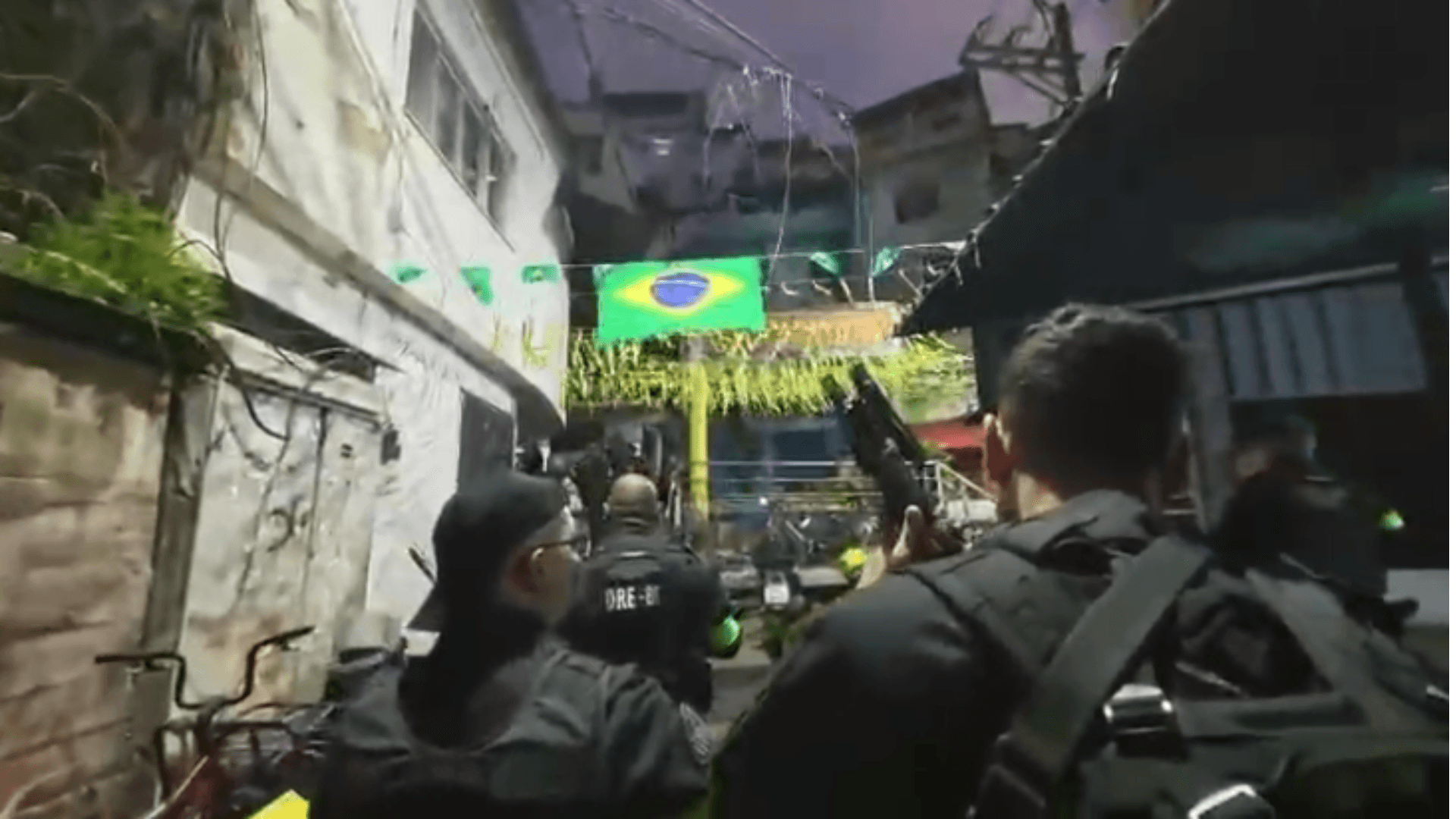 Rio: Passageiro é baleado dentro de ônibus durante operação no Dona Marta