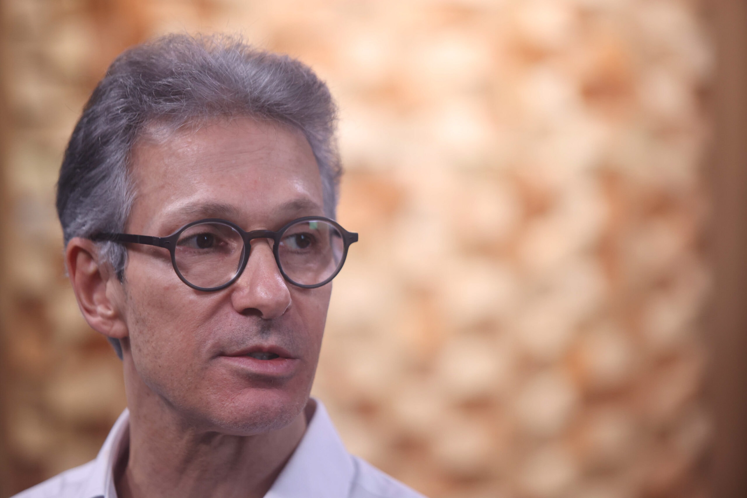 Após ganhar vitrine em embate com STF, Zema vira alvo de bolsonaristas