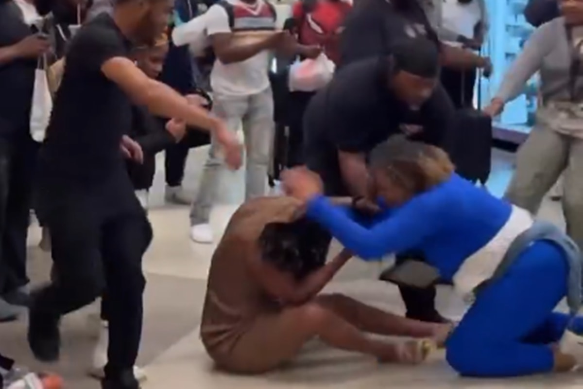Mulheres quebram o pau em aeroporto dos EUA e imagens viralizam. Veja vídeo