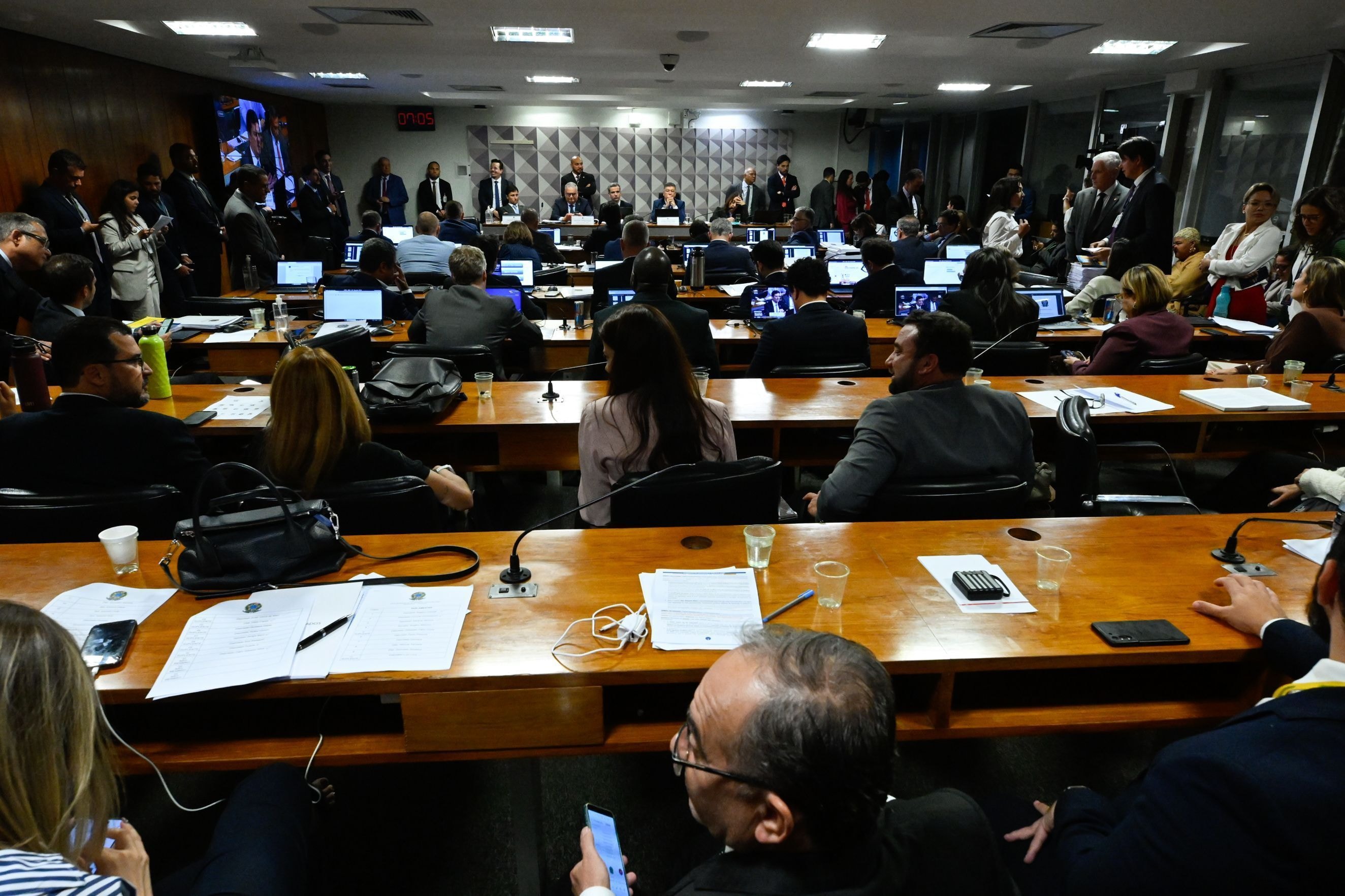 Governo regulamenta R$ 13,5 bilhões em crédito para afetados pelo tarifaço