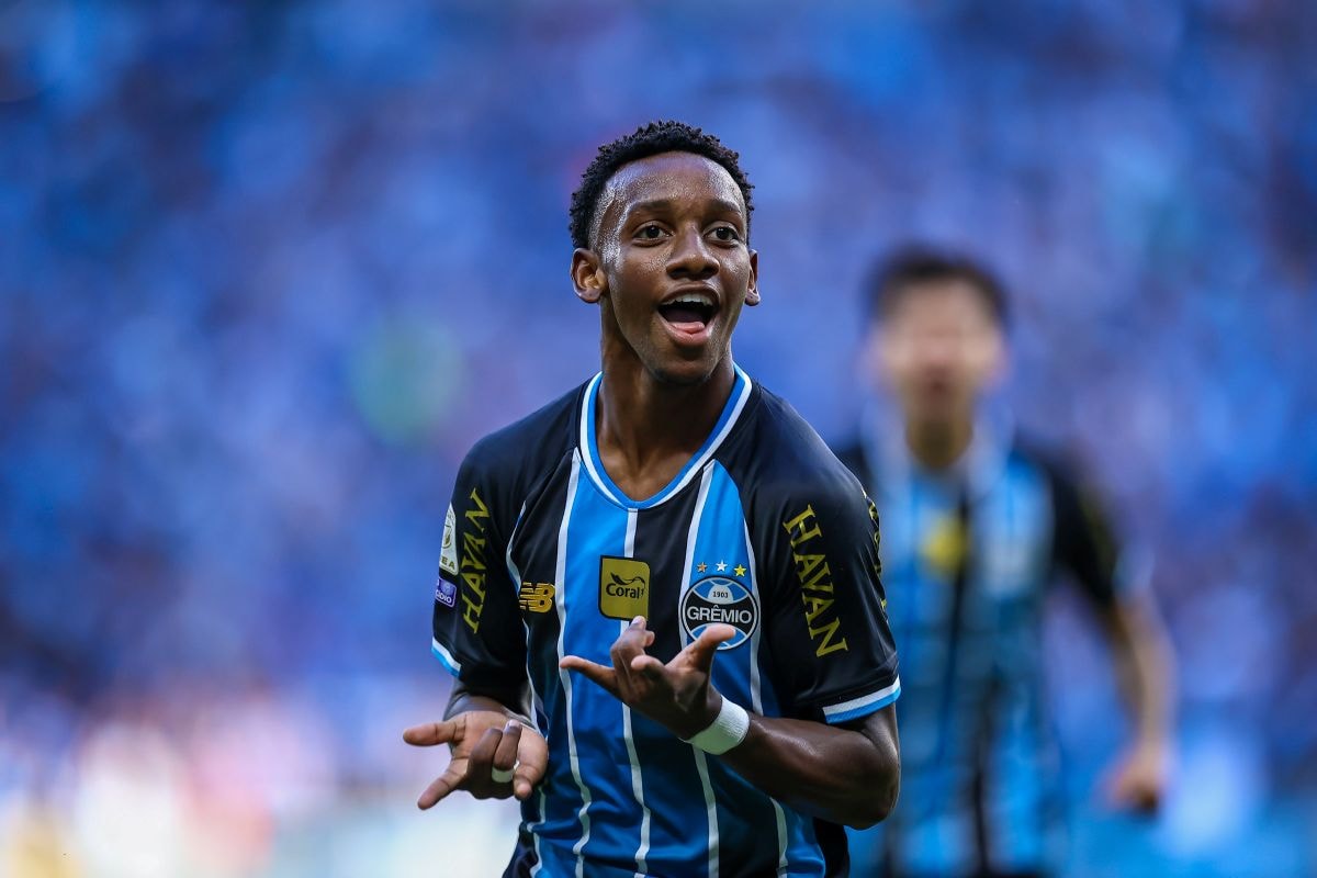 Brasileirão: com três gols anulados, Grêmio bate o Coritiba por 1 x 0