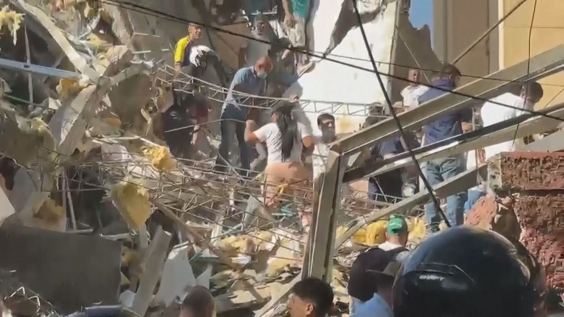 Terremoto na Colômbia deixa pacientes presos nos escombros de hospital