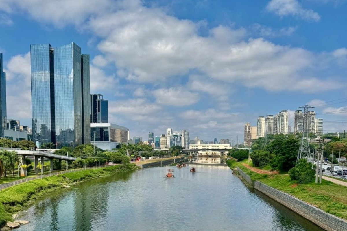 Peguem a água e os bonés: veja como fica o tempo em SP nesta semana