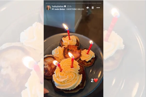 Hailey e Justin Bieber comemoram aniversário do filho com panquecas
