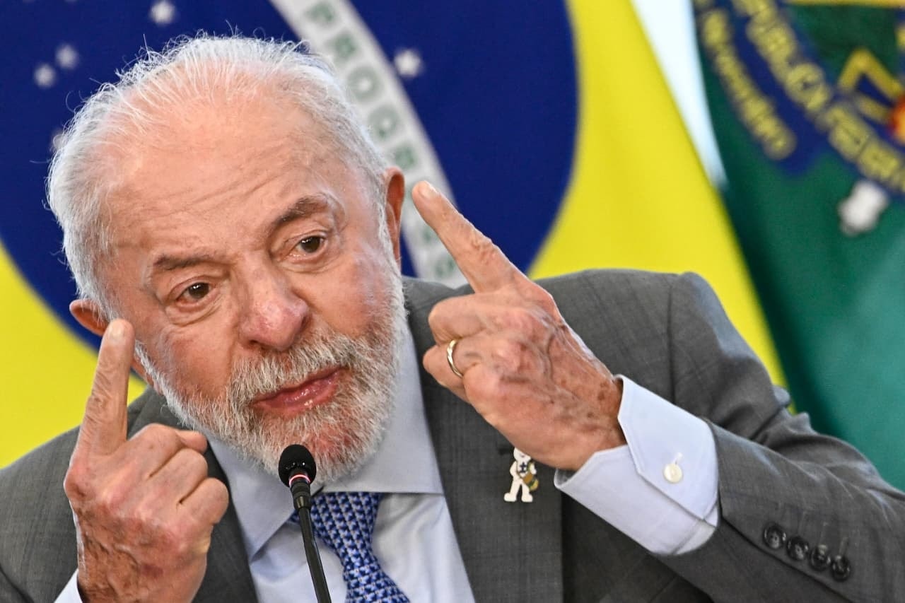 Lula chama Flávio Bolsonaro de "imbecil" e ironiza encontro com Trump: "Foi pedir arrego"