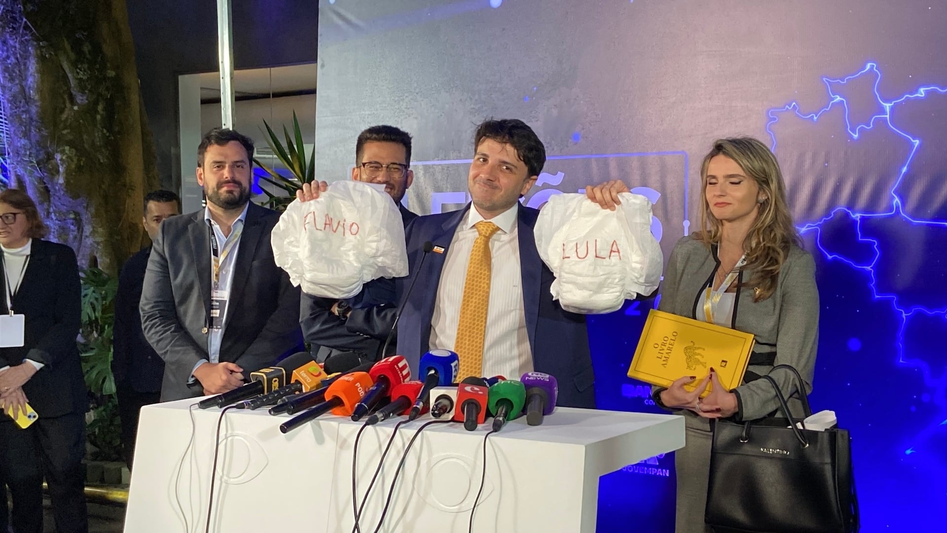Em debate esvaziado na “Band”, Renan, Caiado e Cury miram Lula e Flávio