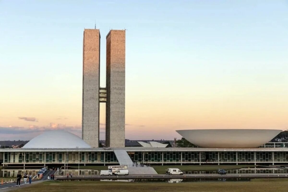 Projeto quer metade das vagas do poder legislativo para mulheres