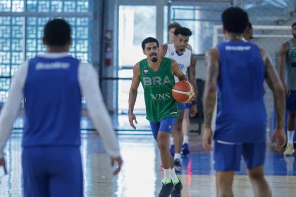 Helinho, técnico pentacampeão do NBB, projeta futuro na Seleção