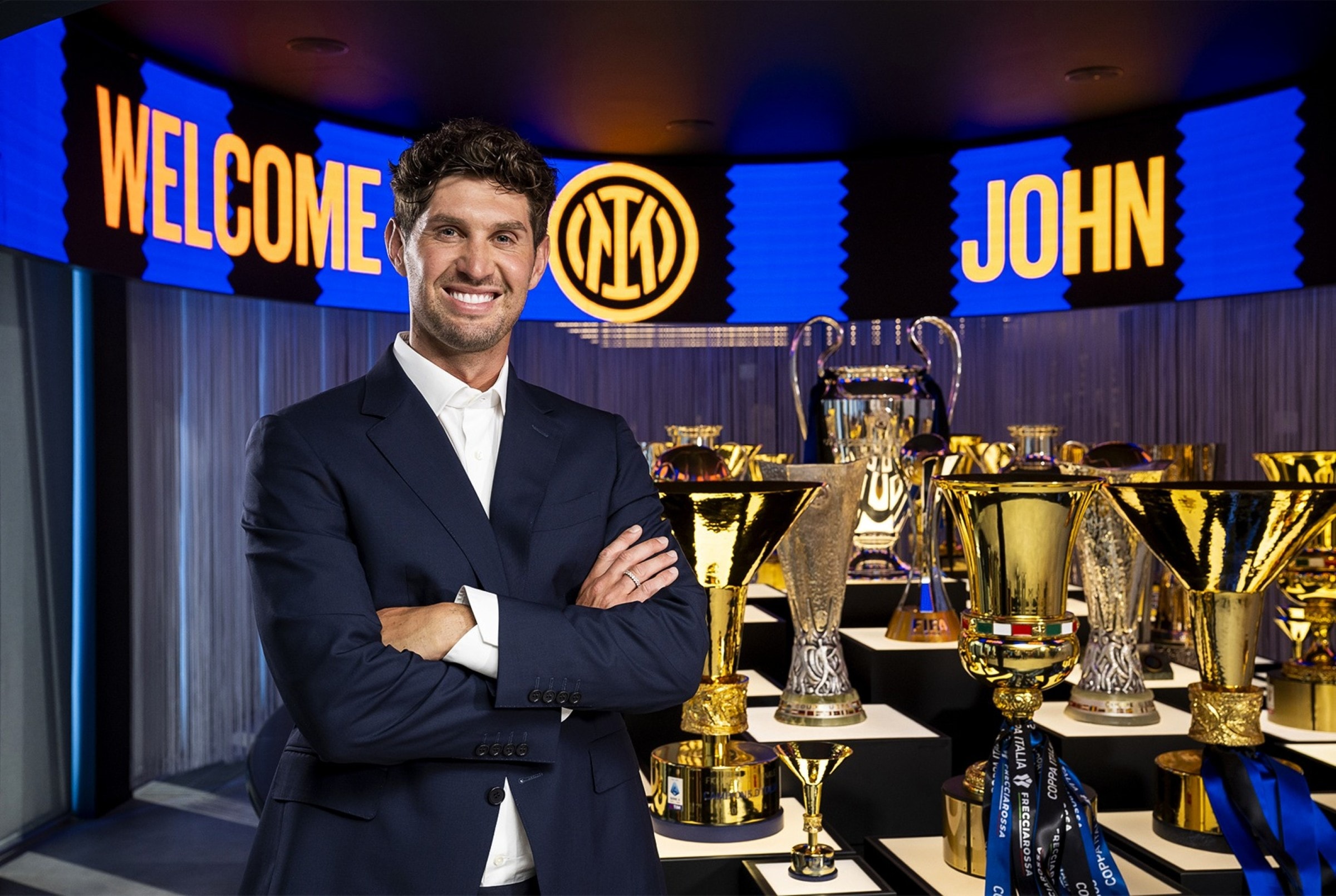 Inter de Milão anuncia contratação de John Stones como novo reforço