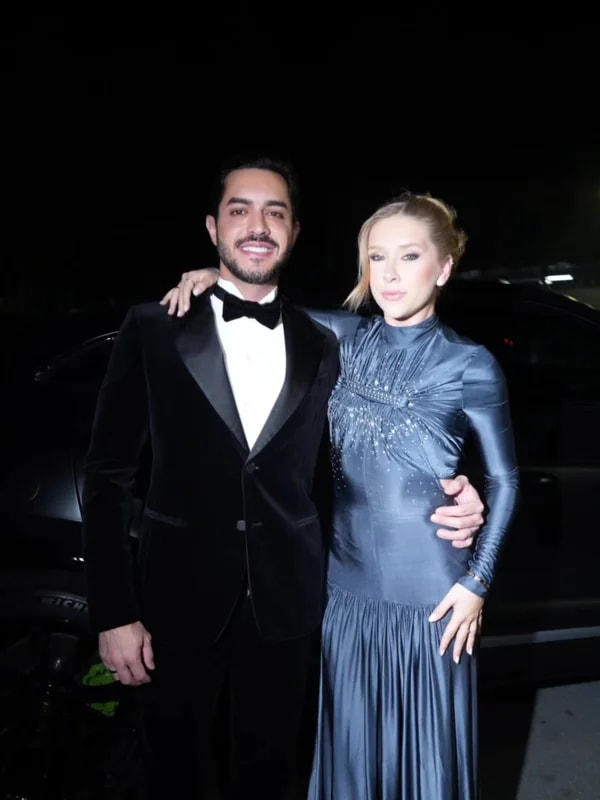 Cela Lopes reage a look igual ao de Patrícia Abravanel: "Minha chefe"