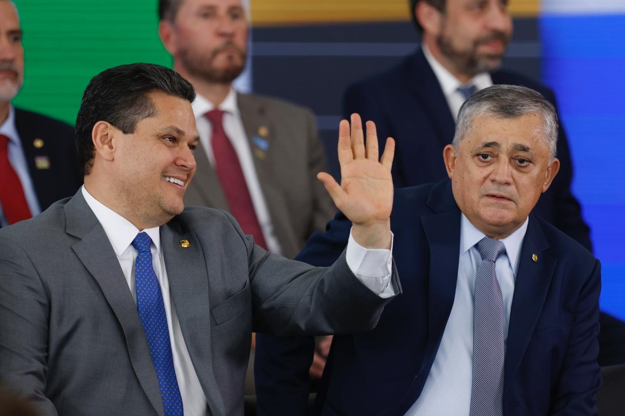 Governo Lula estuda retaliar Alcolumbre e vê traição até do PSB