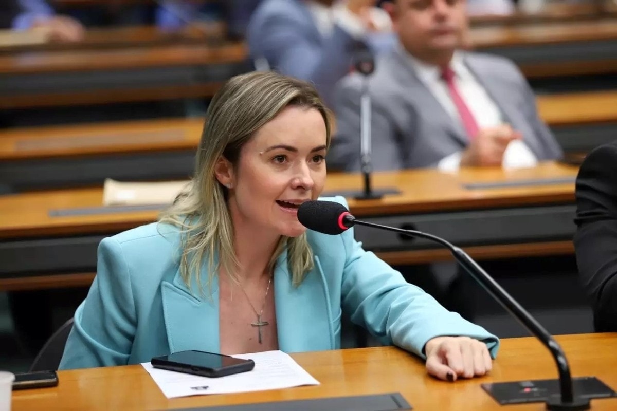 Equidade de gênero na UFSC provoca reação de Júlia Zanatta