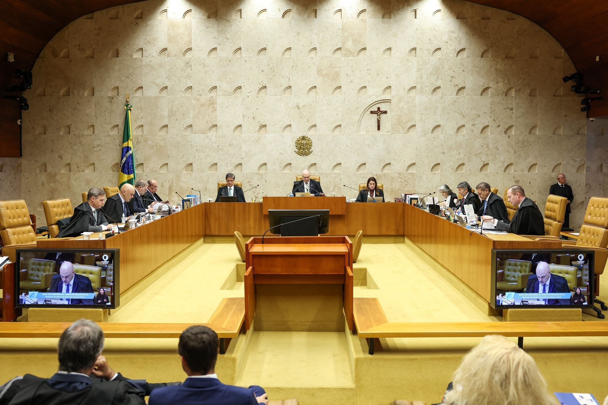 Janones é internado com arritmia cardíaca após debate da Band