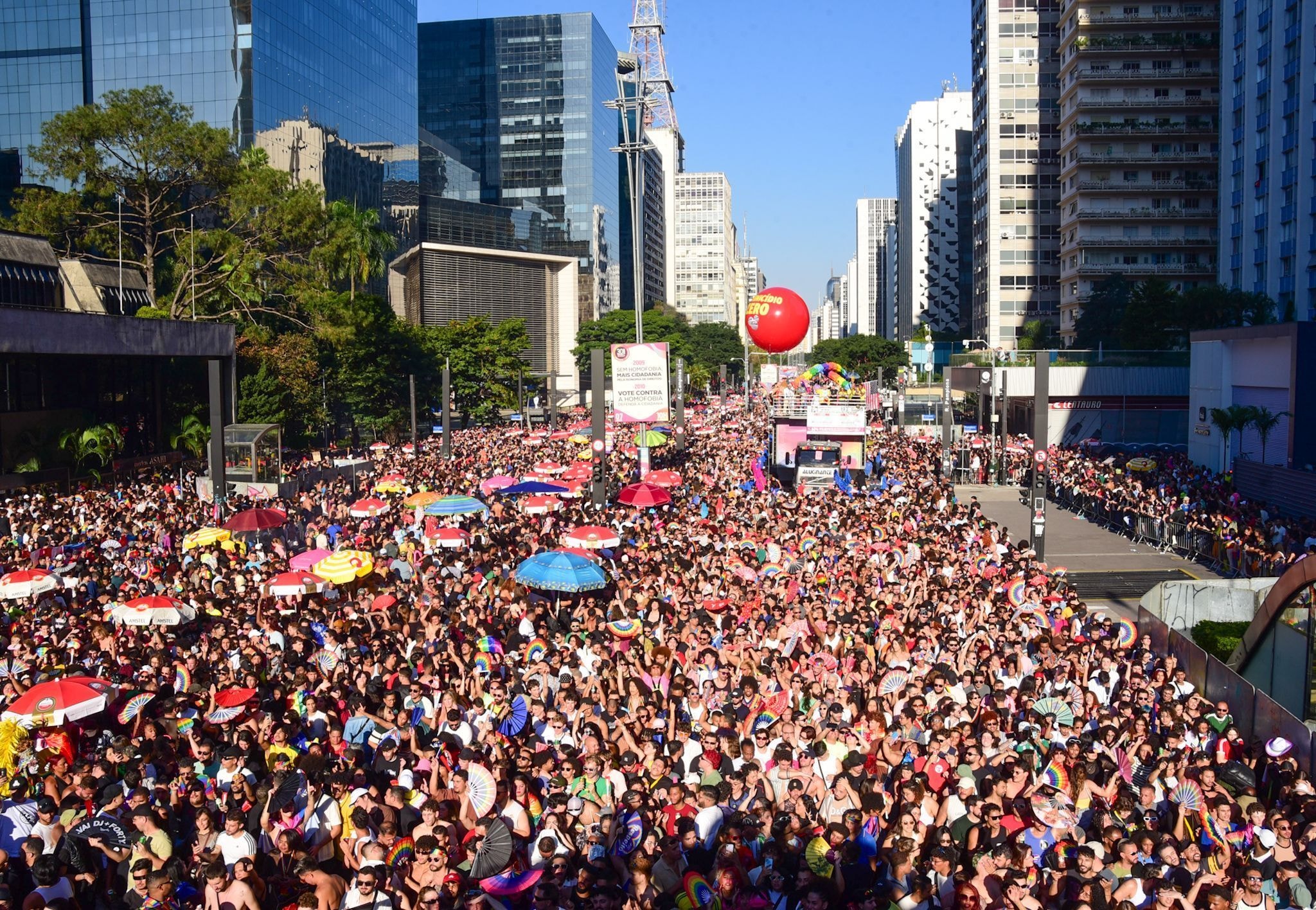 Gloria Groove celebra show na Parada do Orgulho LGBT+: “Sonho em realidade”