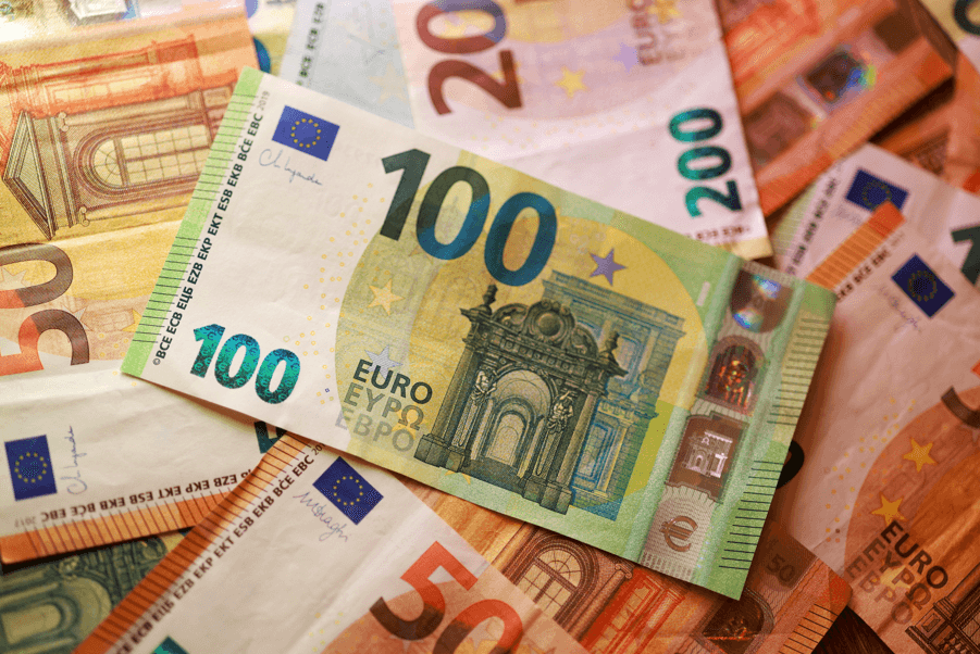 Zona do euro: taxa de desemprego se mantém em 6,4% em agosto, como previsto