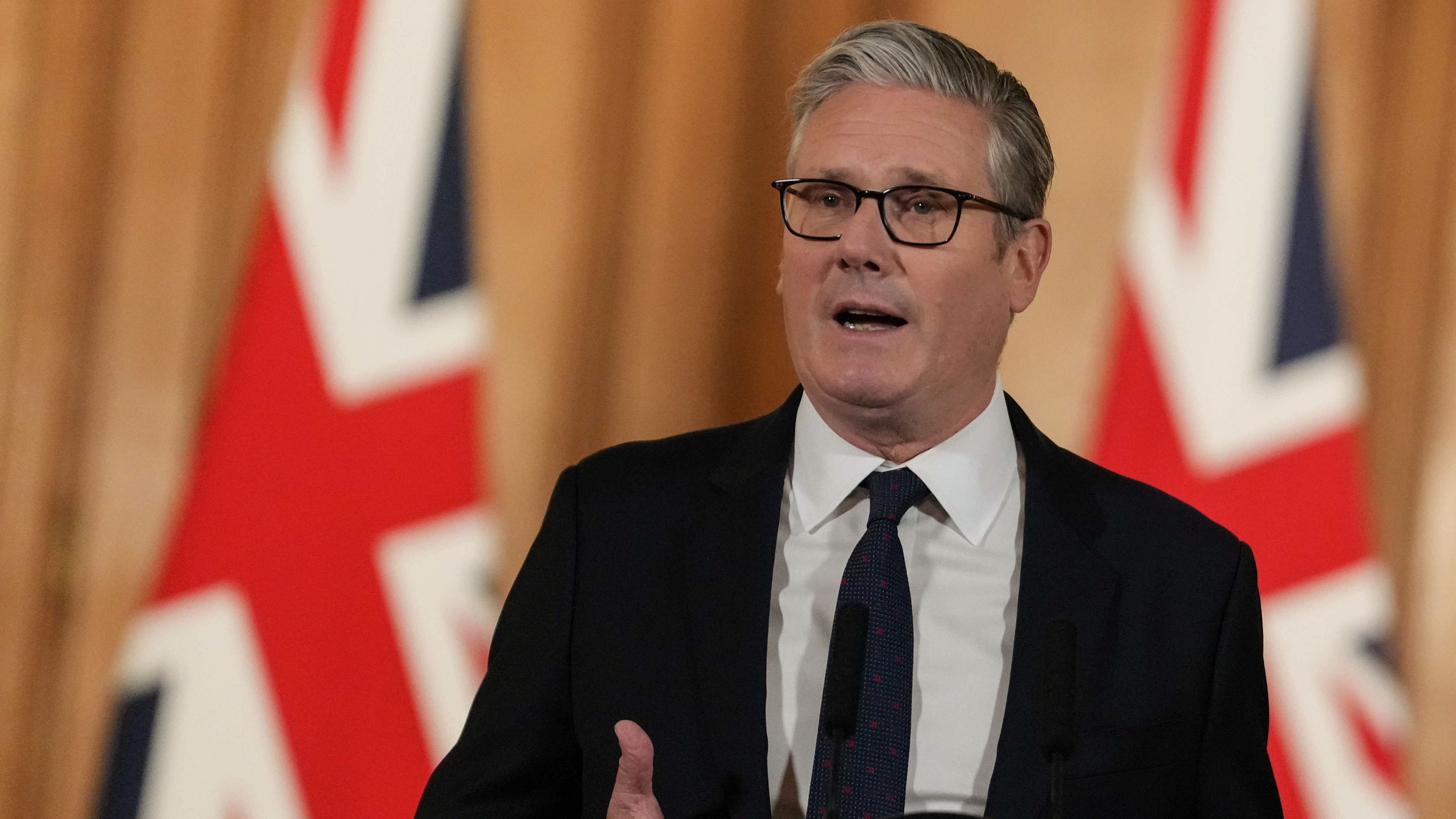 Trump critica políticas do Reino Unido em meio à renúncia de Keir Starmer