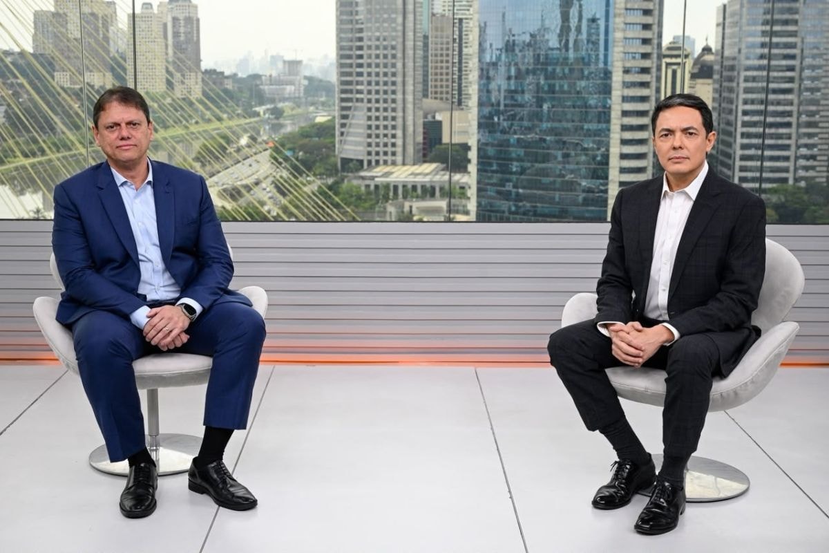 Tarcísio recua sobre 60% de alunos em tempo integral: "Pé no chão"