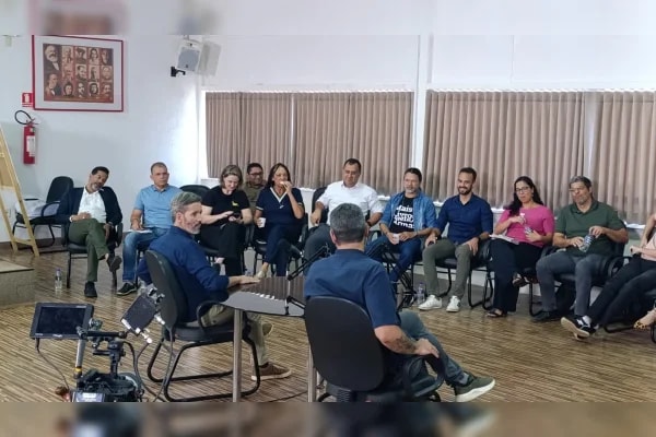 Grass se reúne com servidores e promete reestruturação de carreiras