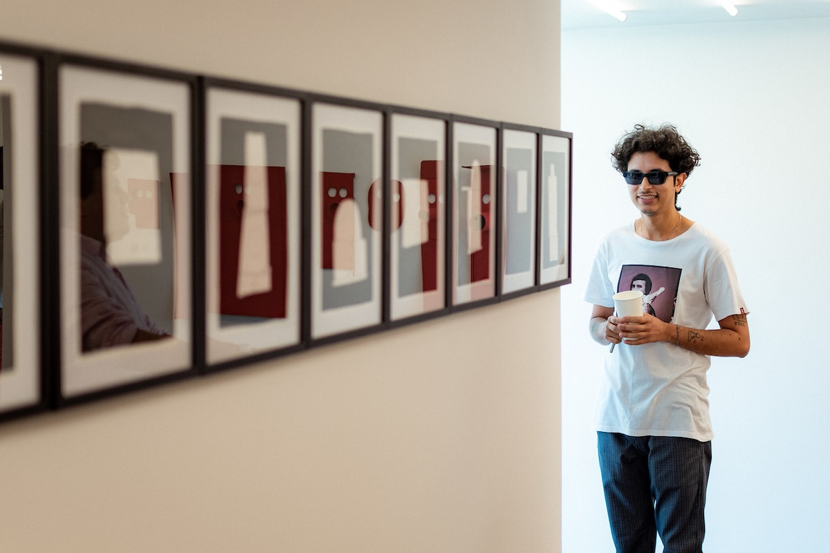 Artista Raylton Parga leva abstração à mostra no Teatro Nacional