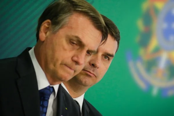 Plano de Flávio repete ideias de Bolsonaro, mas radicaliza com STF e segurança