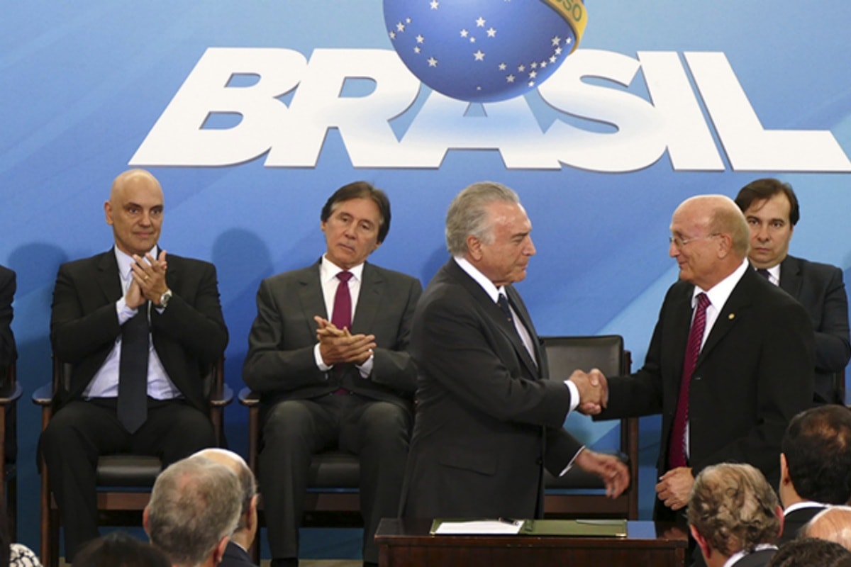 Ex-ministro que enviou emenda à própria empresa liderou luta contra a corrupção