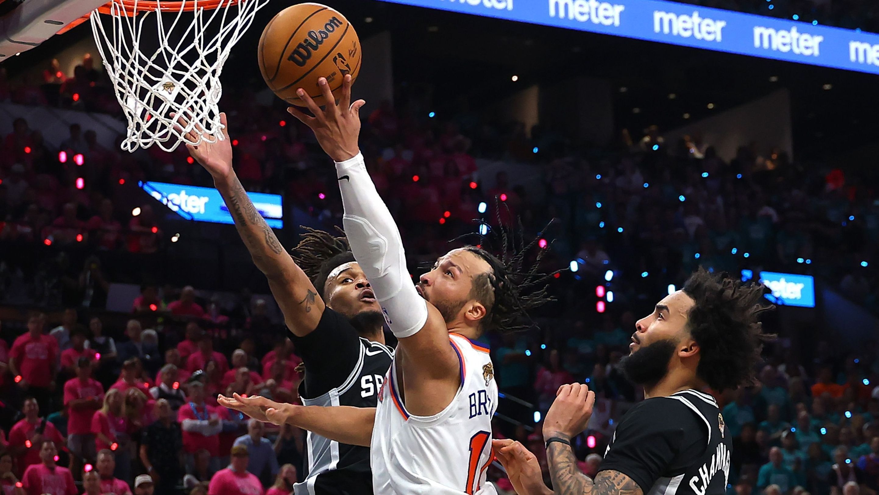 Final da NBA: ida de Trump causa fila quilométrica e “revista de aeroporto”