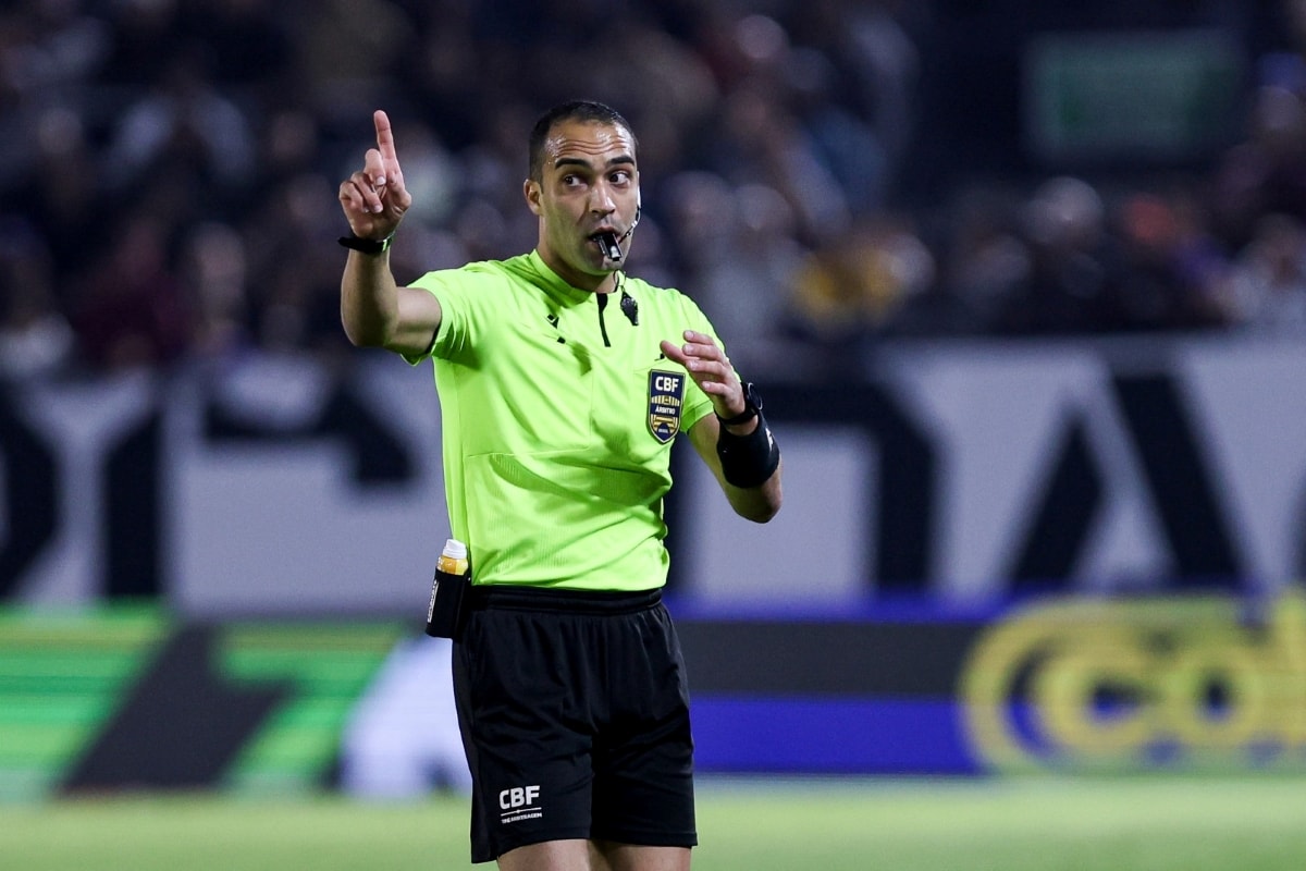 CBF define árbitro para jogo entre Flamengo x Palmeiras no Brasileirão
