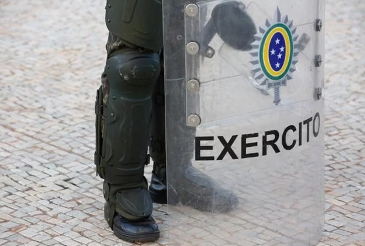 Na Colômbia, coronel descobre que móveis de casa foram furtados no Brasil