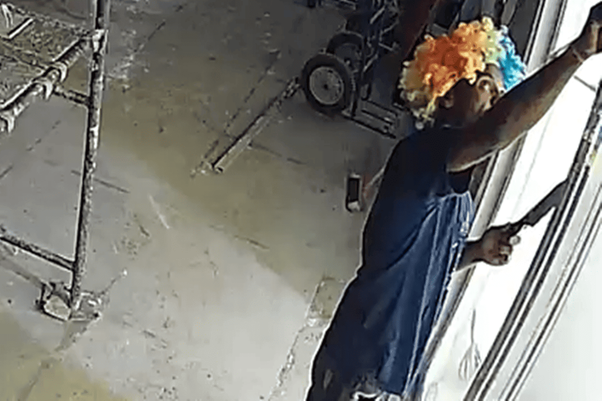 De peruca colorida e faca, “palhaço do crime” furta lojas na Asa Norte
