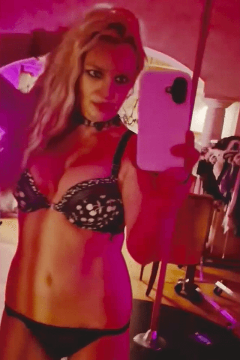 Britney Spears diz que pai a obrigava a tirar fotos com fãs: "Doía"
