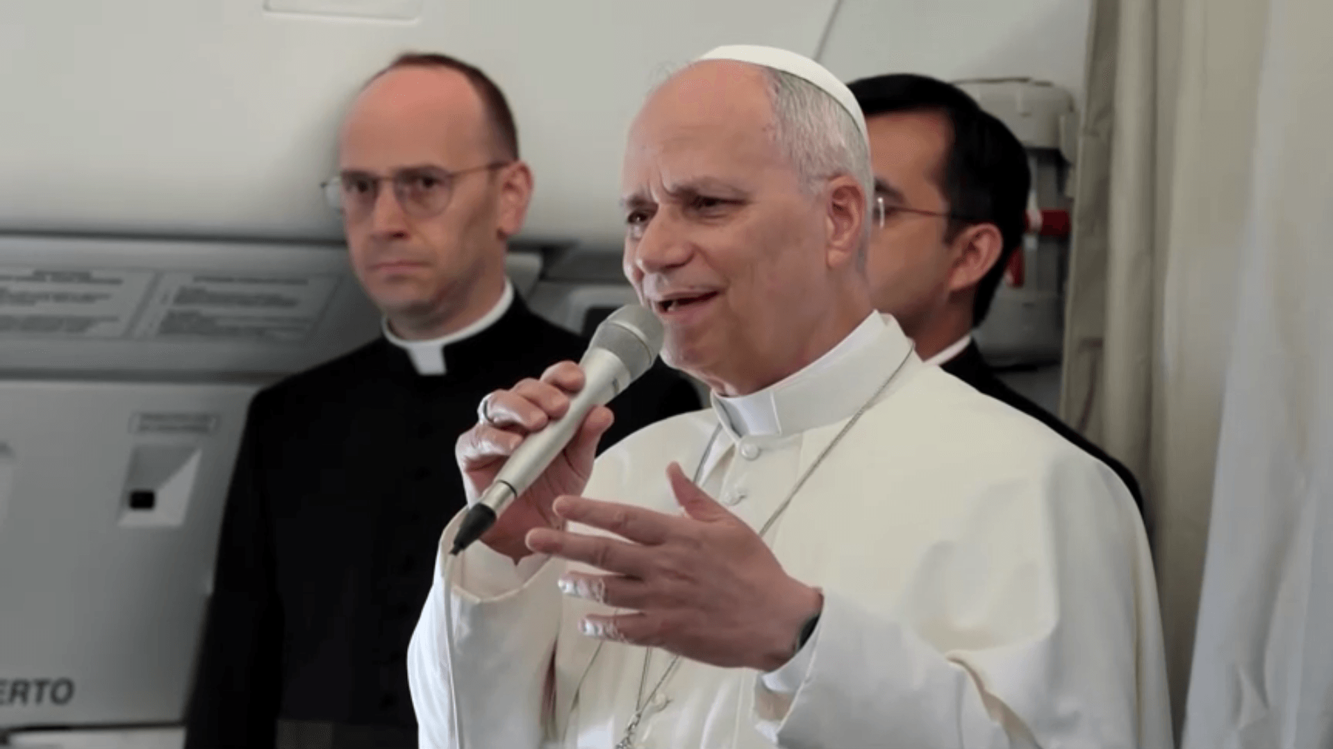 Papa Leão XIV condena assassinatos de manifestantes no Irã