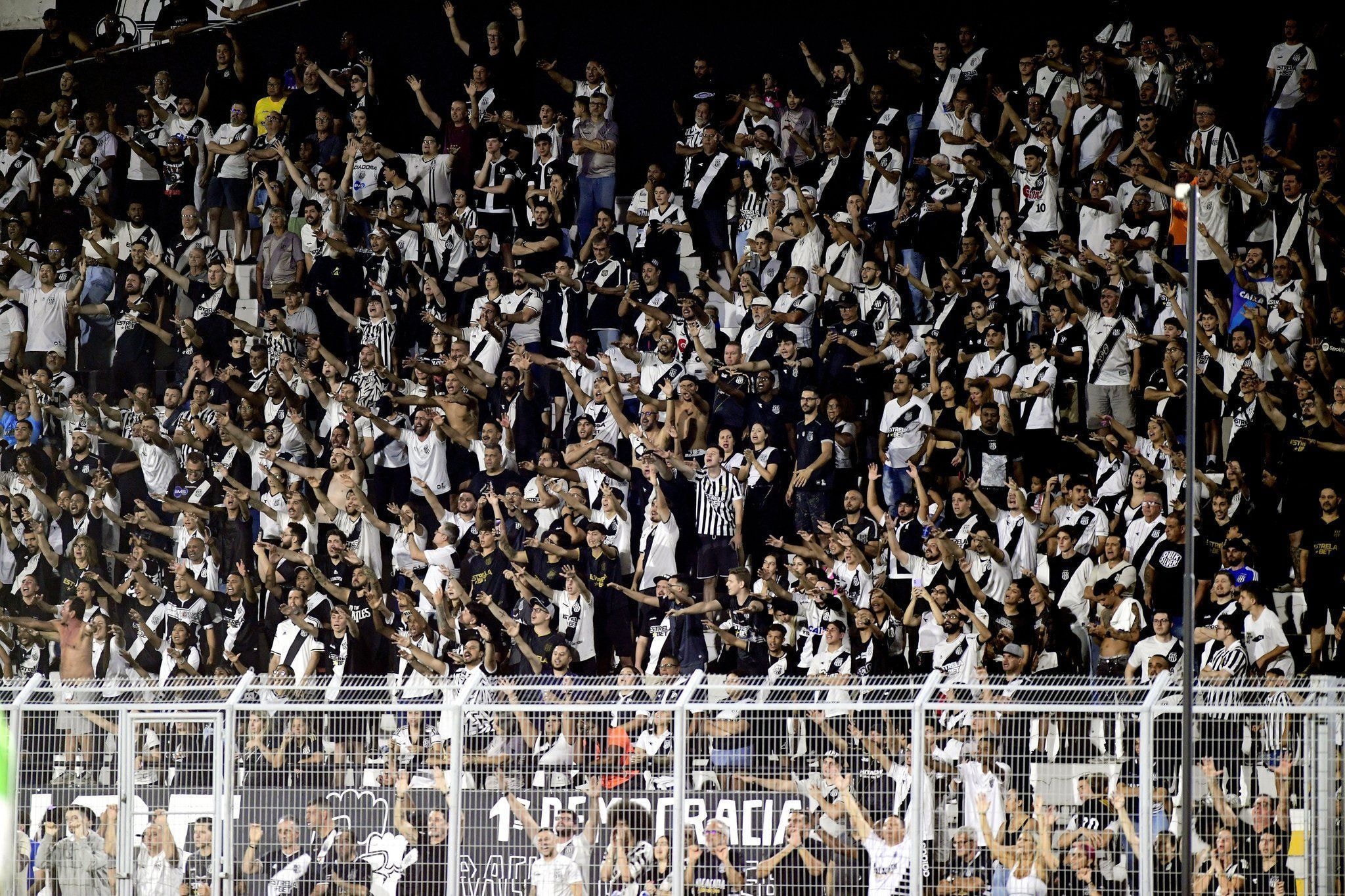 Botafogo cede empate ao Internacional em jogo com reviravoltas em Brasília