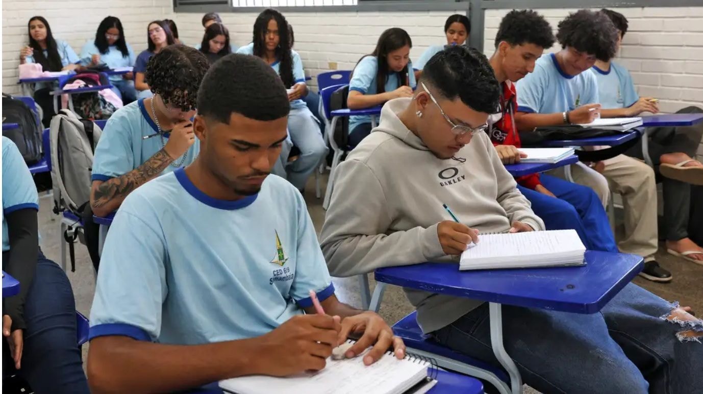 Por que a Suécia está voltando ao papel e ao lápis? Entenda mudança