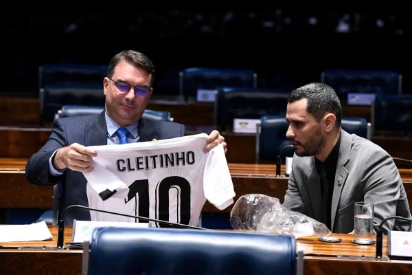 Suspense de Cleitinho frustra aliados e deixa eleição imprevisível em MG
