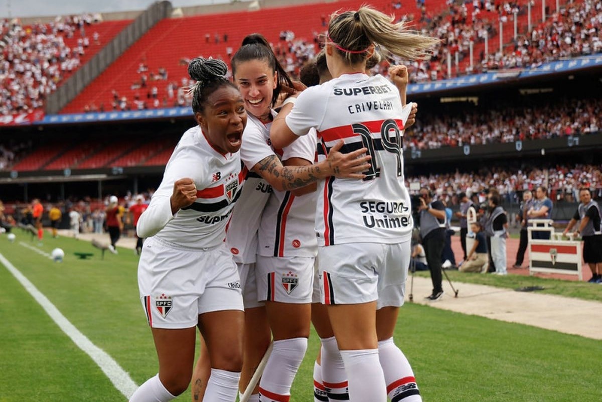 São Paulo: time feminino tem desempenho superior ao masculino em clássicos