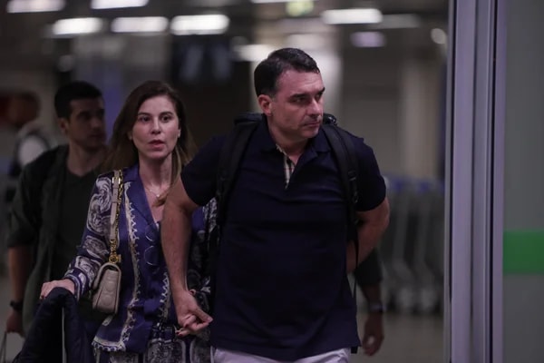 Sem Michelle, mulher de Flávio deve discursar em convenção