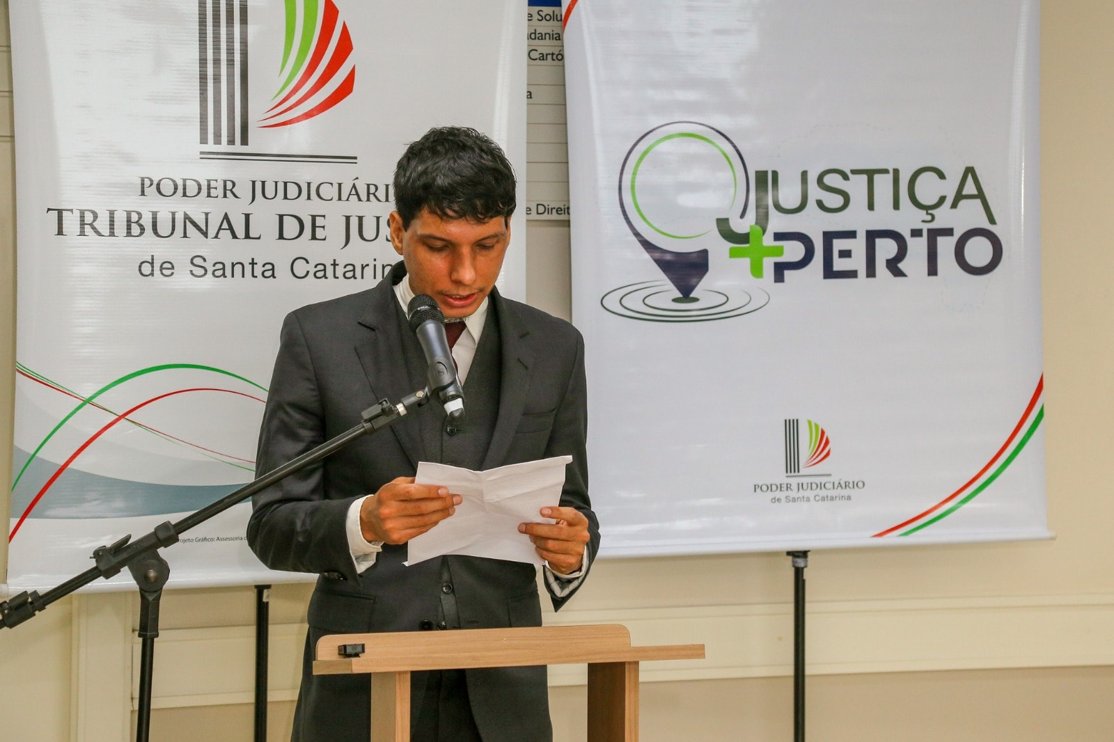 Juiz de origem indígena é afastado em processo que cita "aparência de traficante"