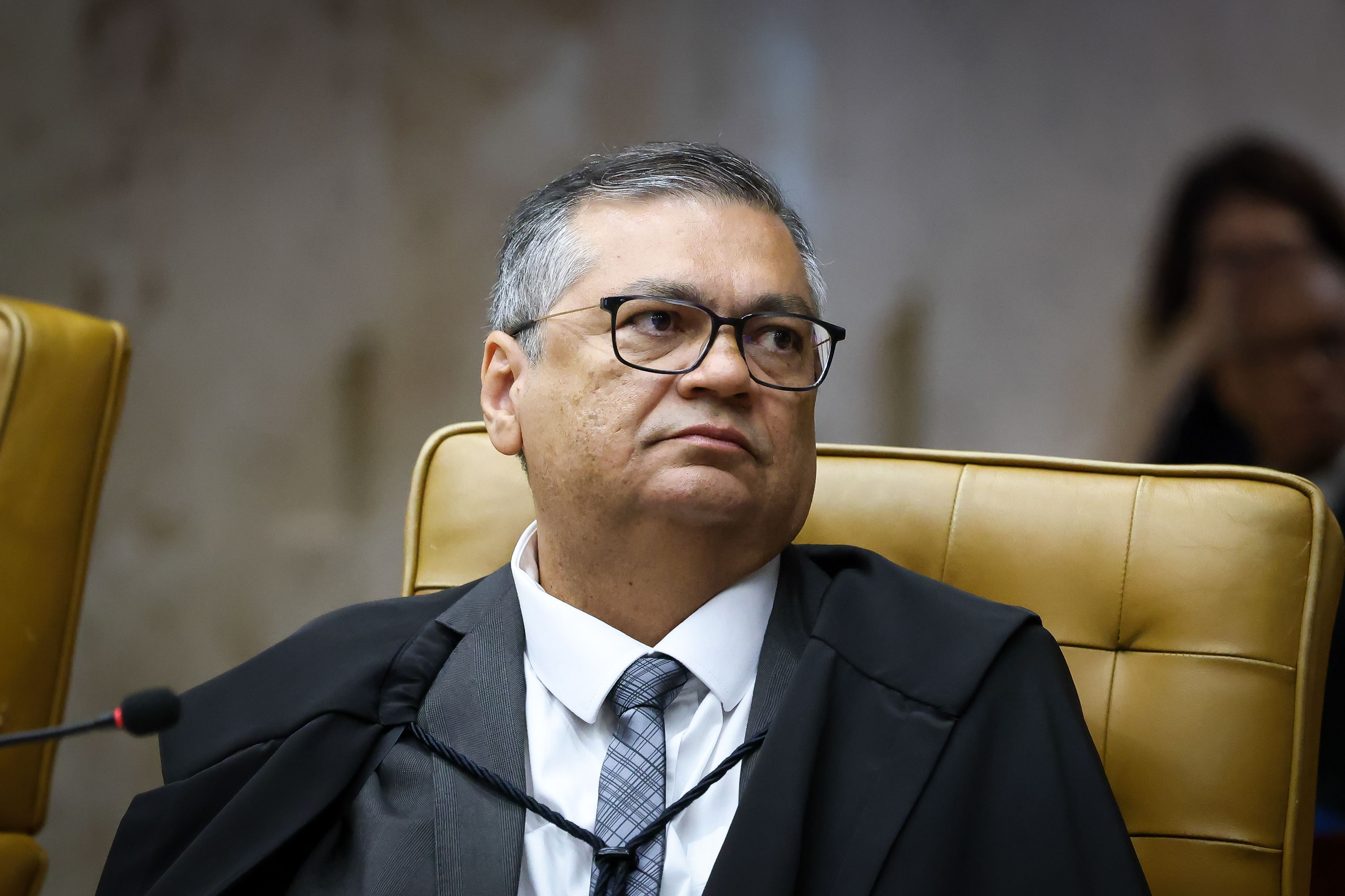 Flávio diz que operação é “tentativa de interferência política” de Dino