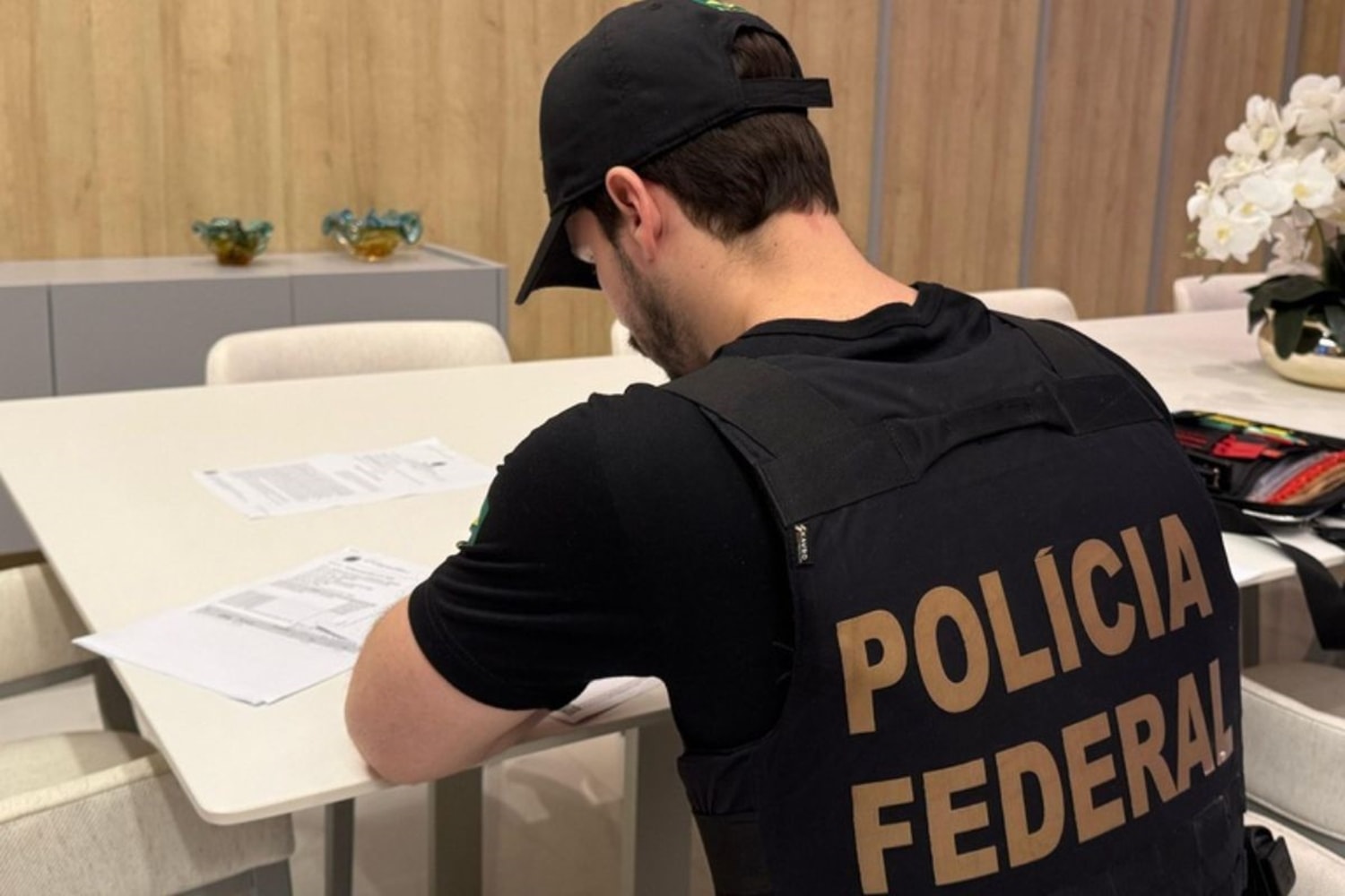 PF desmonta banco clandestino na fronteira; Justiça bloqueia R$ 254 milhões