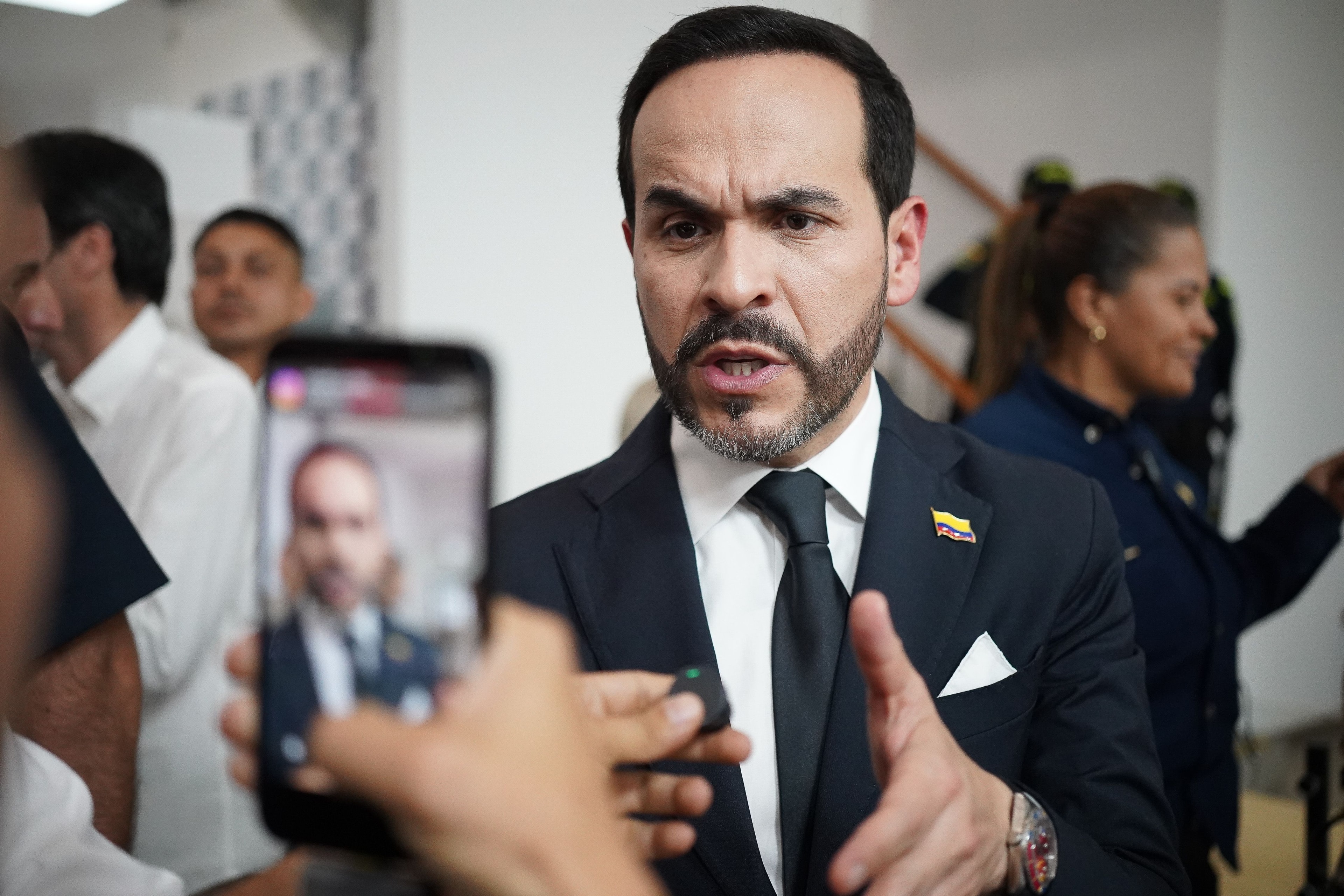 Cepeda questiona resultados do primeiro turno na Colômbia