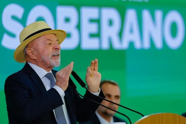 Lula deve receber Alcolumbre nesta terça no Alvorada