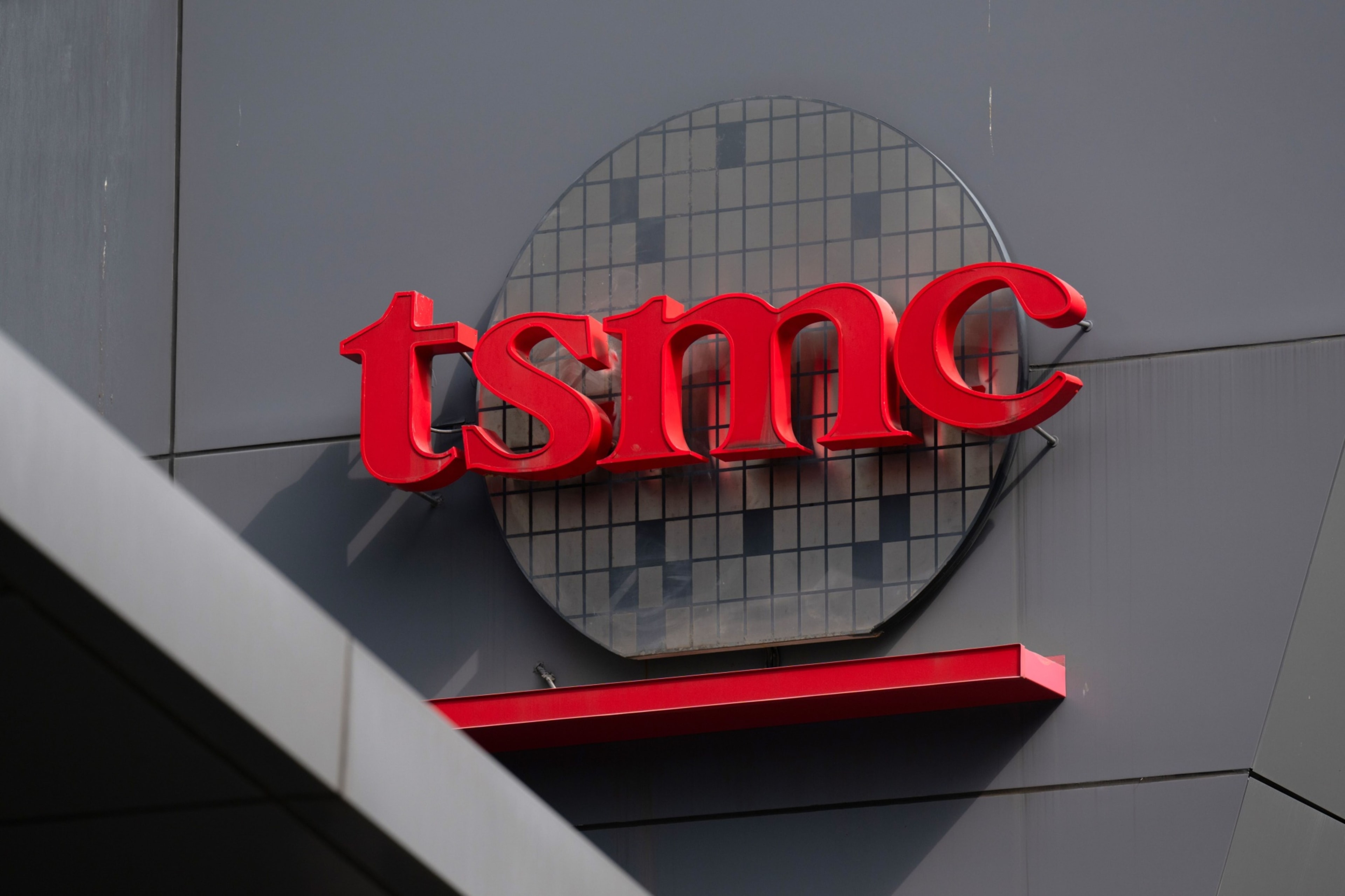 TSMC tem lucro recorde e receita sobe 51% com demanda por IA; guidance é conservador