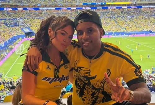 Maisa posa em clima de intimidade com Rodrygo em jogo do Brasil; veja